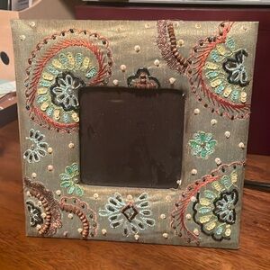 Green embroidered picture frame for 3.5” x 3.5” picture